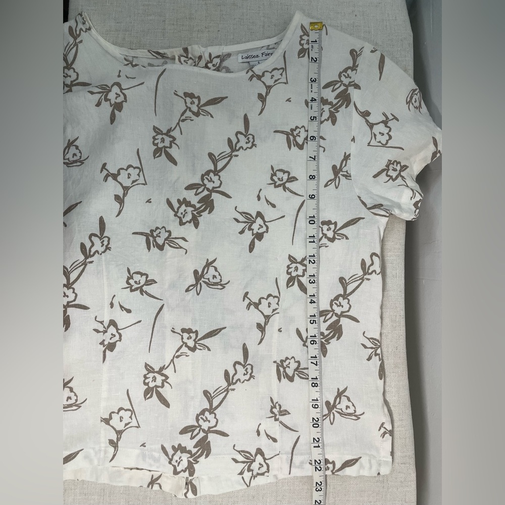 Linen floral Cream and Tan Button Back Short Sleeve Top - Picture 7 of 8